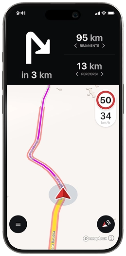 Aktive Motorradnavigation auf dem Smartphone-Display mit Geschwindigkeitsanzeige und Tempolimit – navigiere sicher und entspannt über kurvige Straßen und durch schöne Landschaften.