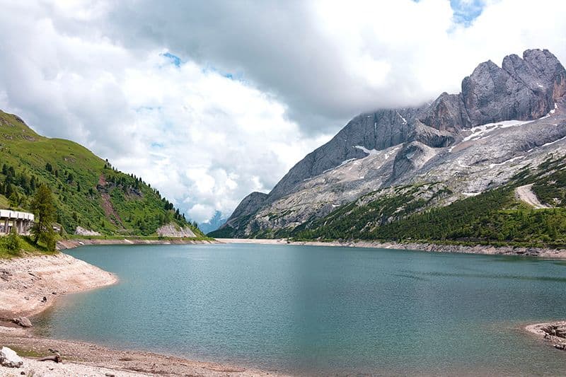 Landschaft mit See